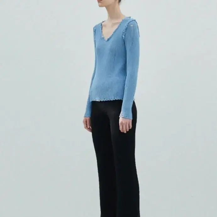 다이애그널 V NECK DAMAGE KNIT (Blue)