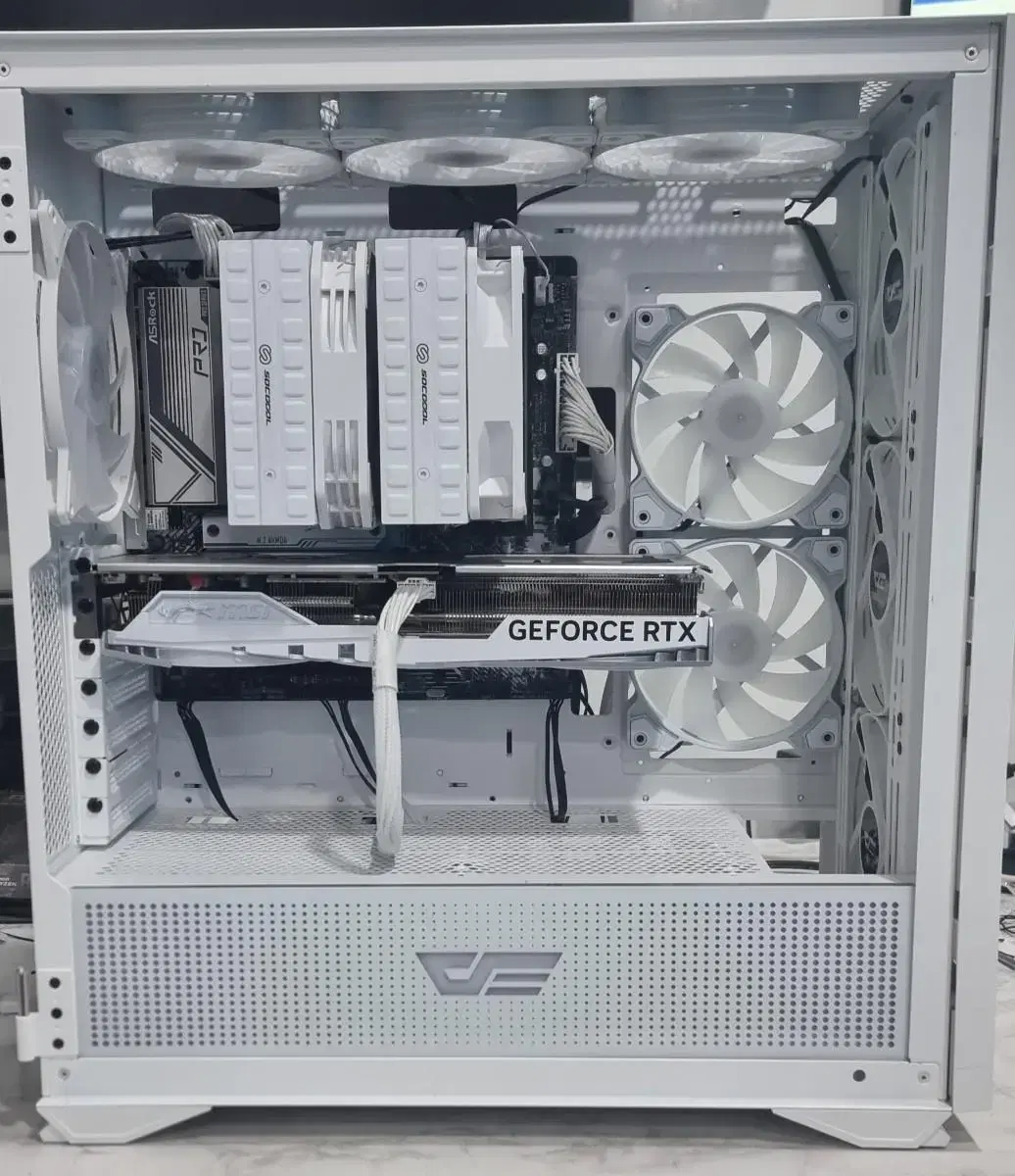 올화이트 감성 7800x3d, 4070ti super 데스크탑팝니다.