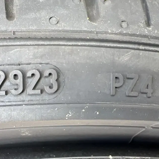 PZ4 205/40R18(29주23년) 4짝 한대분