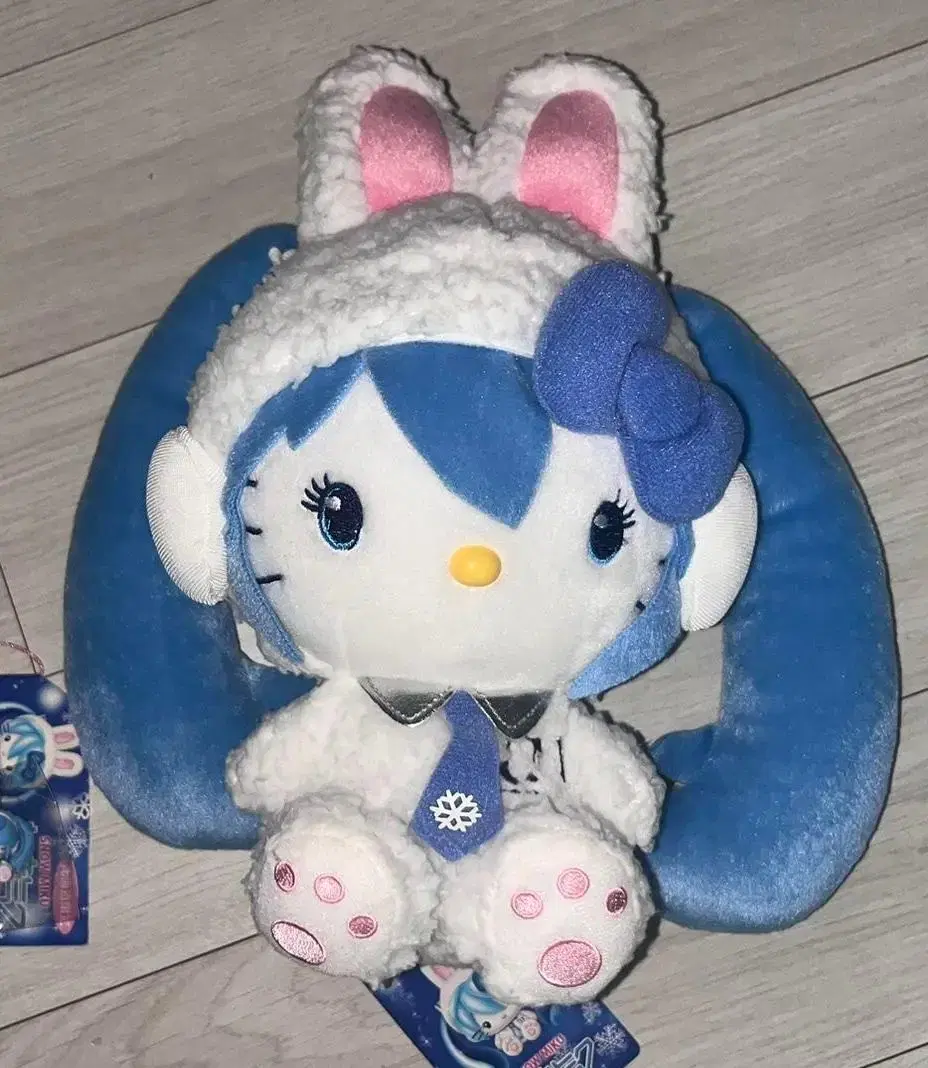 Snow Bunny Miku Kitty Medium Strap