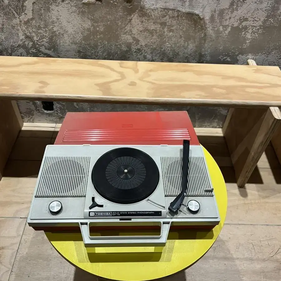 l도시바 포터블 레코드 플레이어  Toshiba Record player