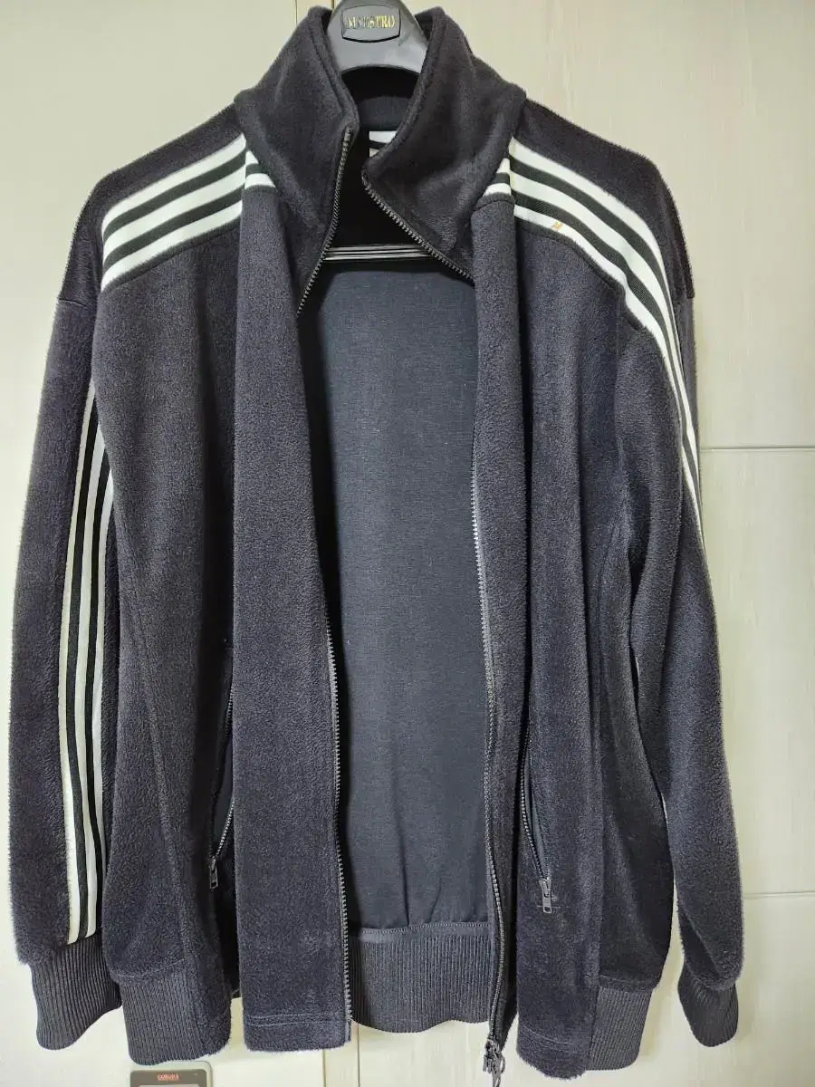 [XL]Adidas Velour BB (CY3541)