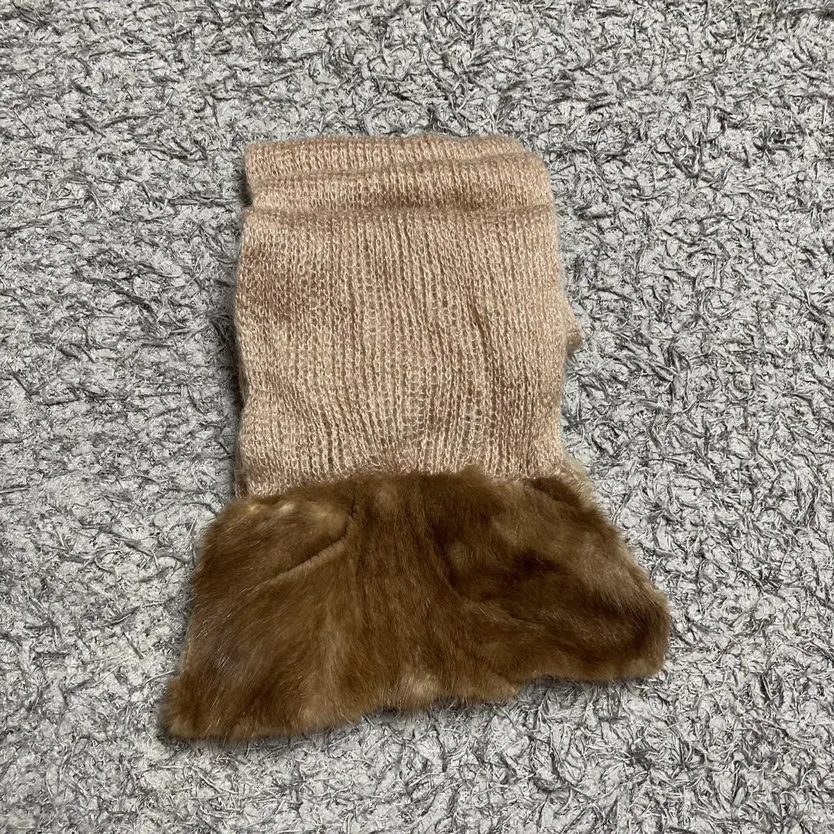 Mink-trimmed knit muffler