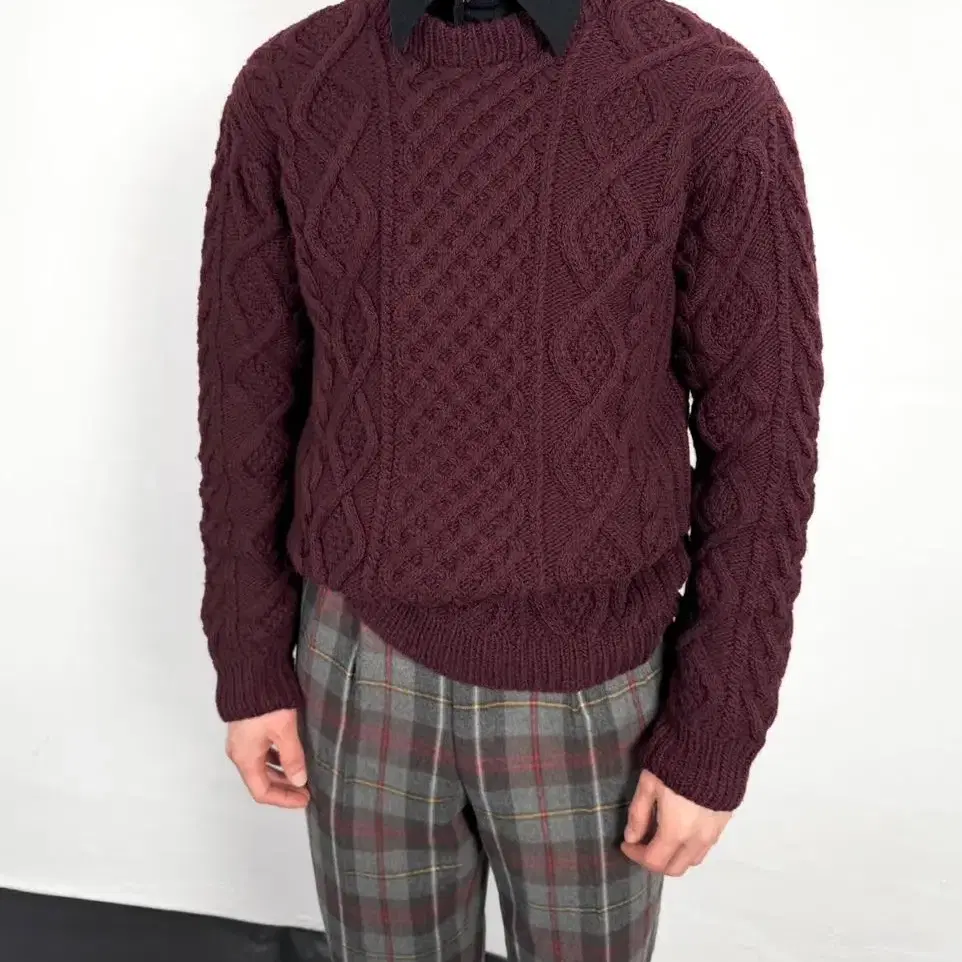 Vintage Twist Pattern Burgundy Knit