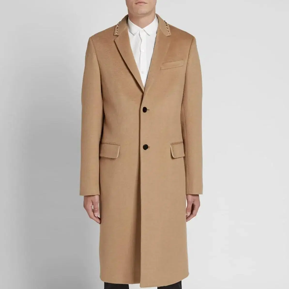 발렌티노 스터드 카멜코트. valentino camel coat