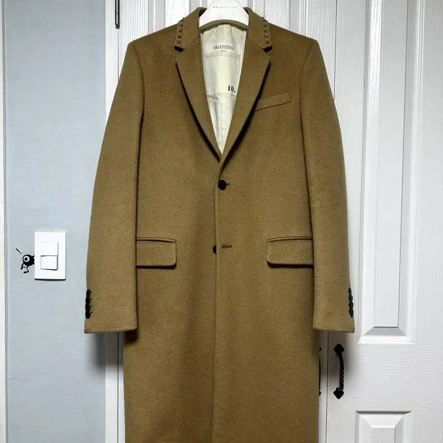 발렌티노 스터드 카멜코트. valentino camel coat