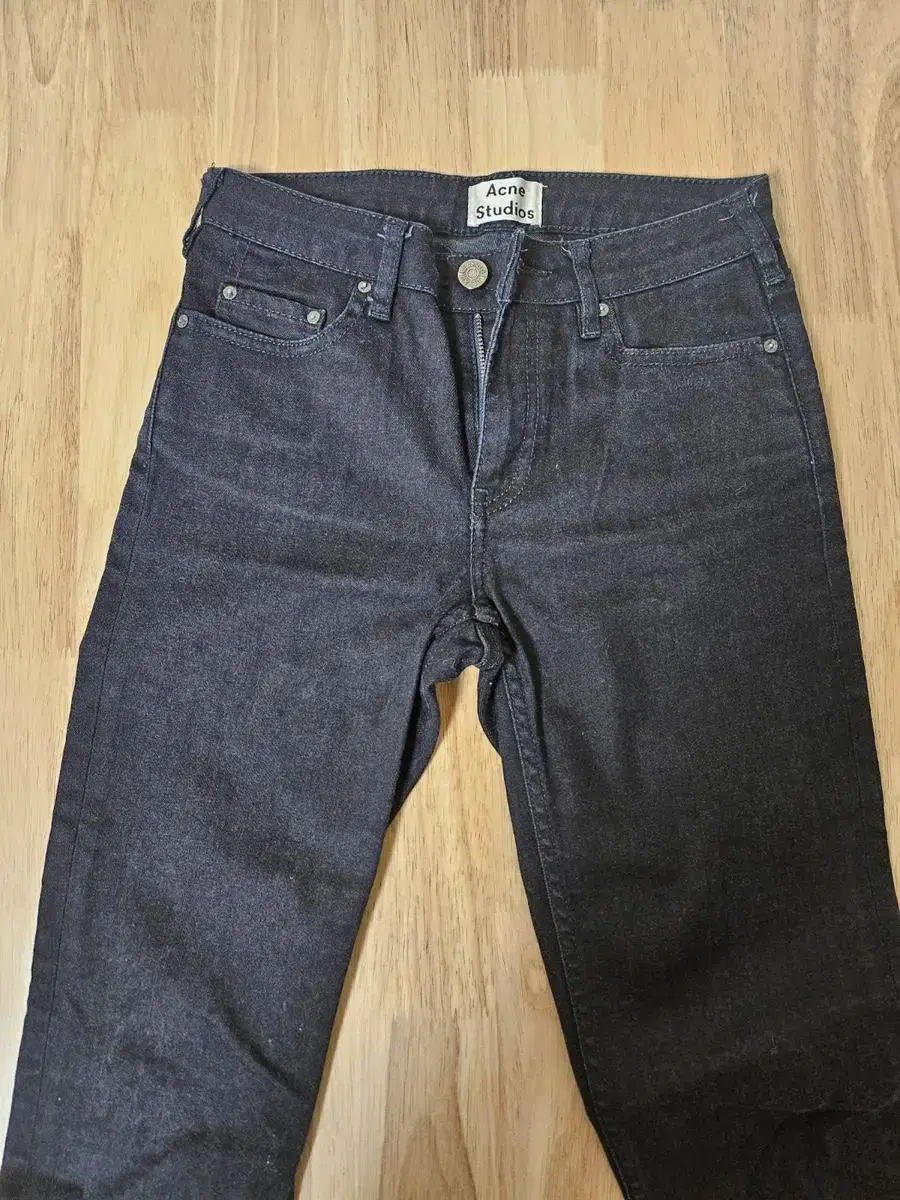 Acne Jeans 27