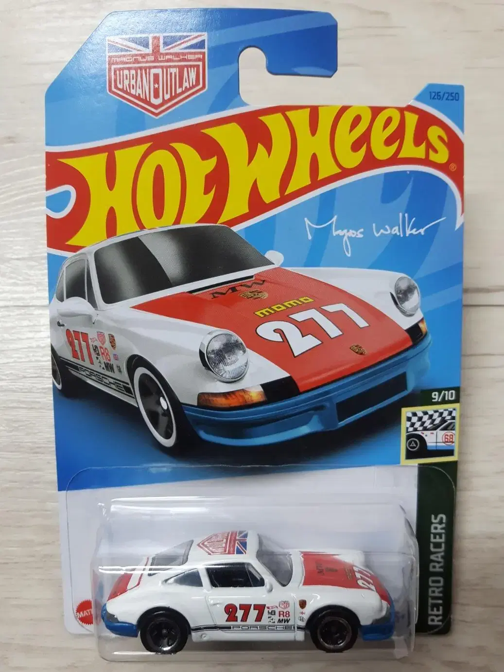 Hot Wheels Porsche 911 Die-Cast sealed New in stock