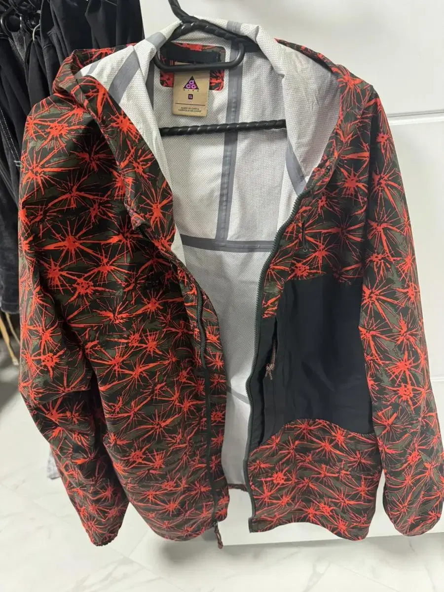 Acg Jacket RushRedBlack