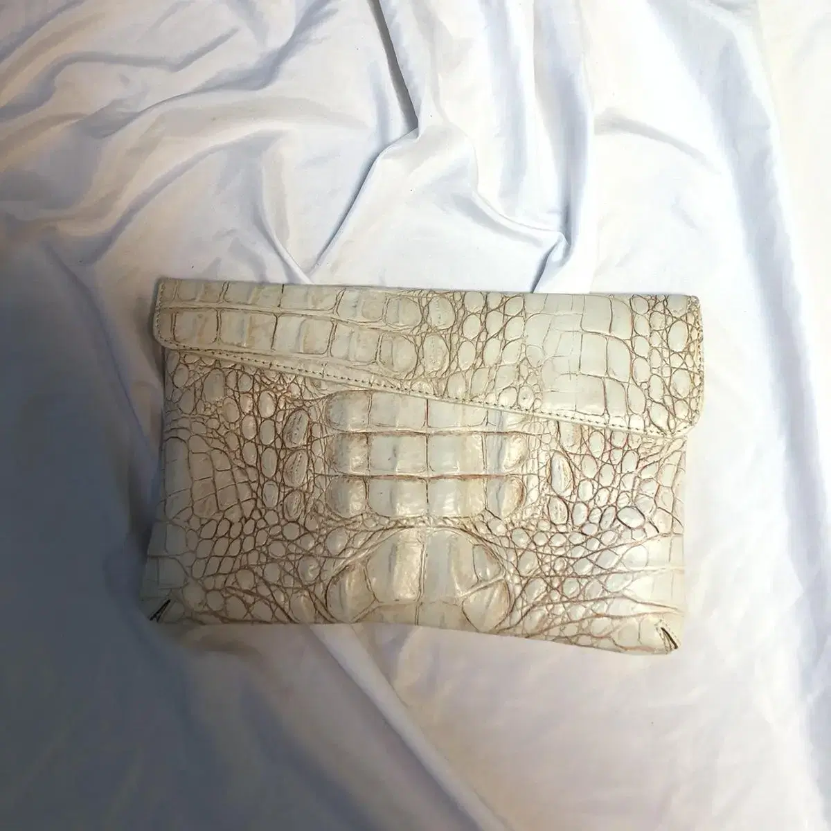 Vintage L'inoui ivory leather clutch