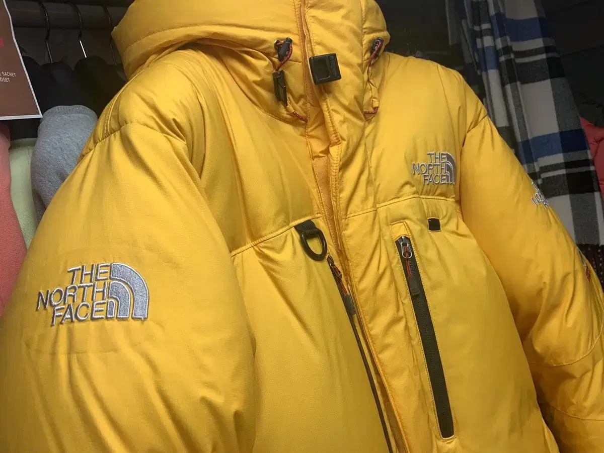 09 The North Face Himalayan Yellow XL