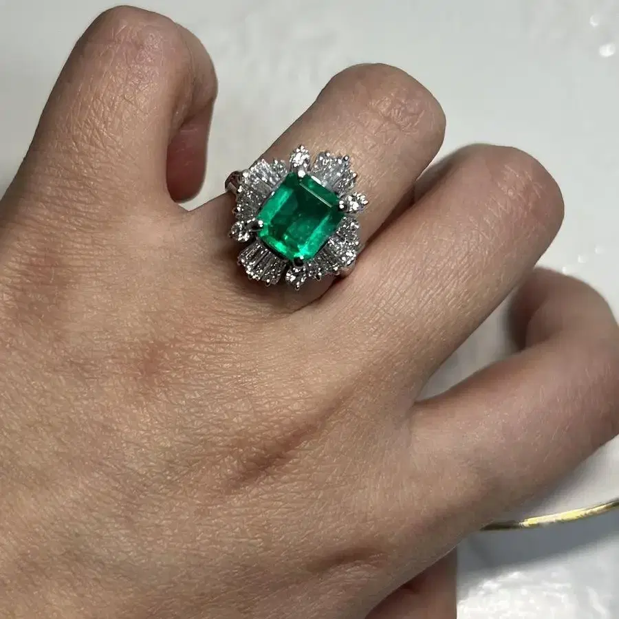 {쥬쥬금빵} 콜롬비아 에메랄드 2.32ct 18k 골드 금 반지