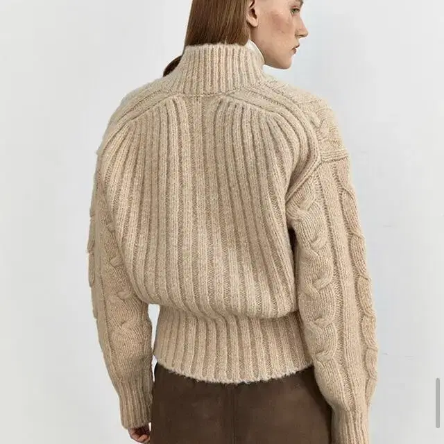 (새제품) MOHAN_ TWW V-NECK CABLE KNIT TOP