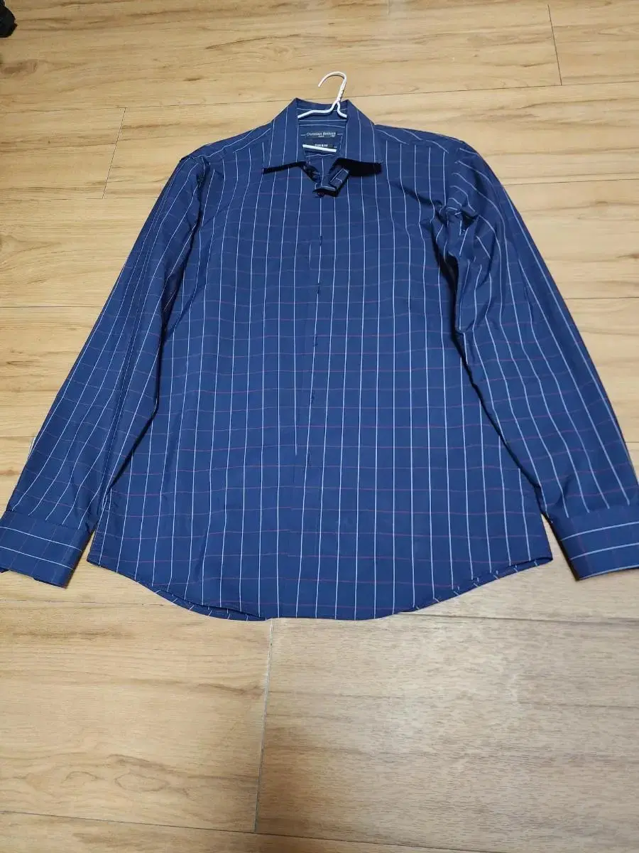 Sell 2 men's long sleeve shirts in bulk