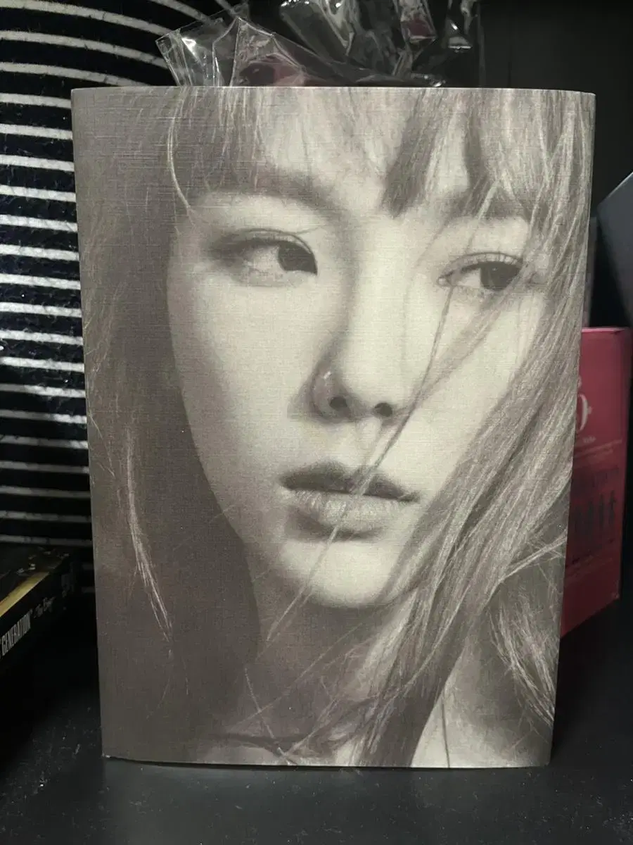 Taeyeon Pose Purple Version photocard Excluded Components