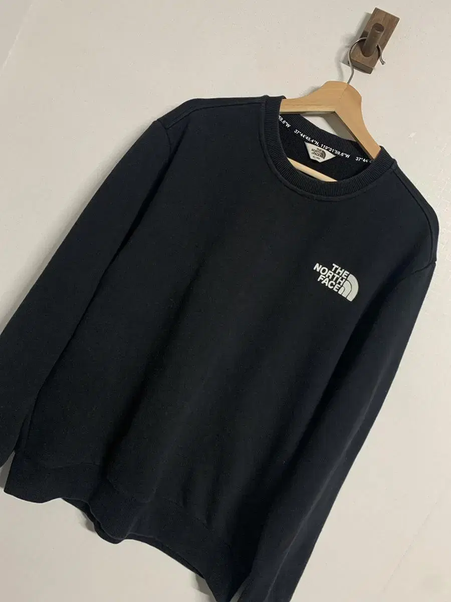 [105]The North Face Embroidered Logo Sweatshirt