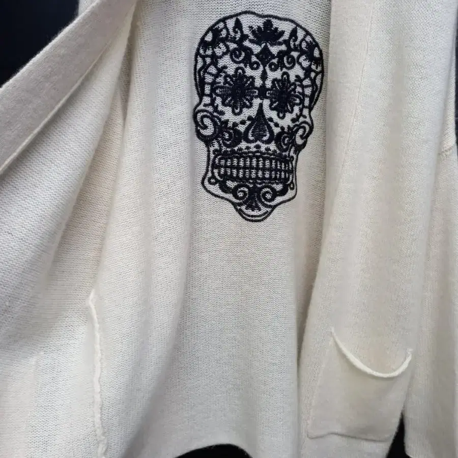 새 SKULL CASHMERE 스컬캐시미어 니트가디건