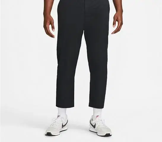 Nike Standard Fit Tapered Pants