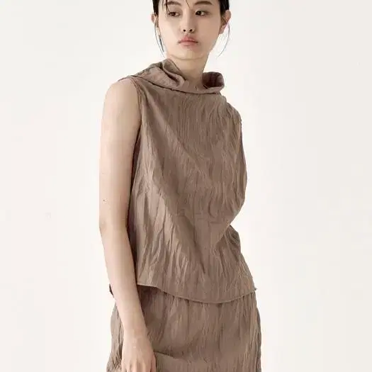 보울룬 WRINKLE VEST (BROWN)