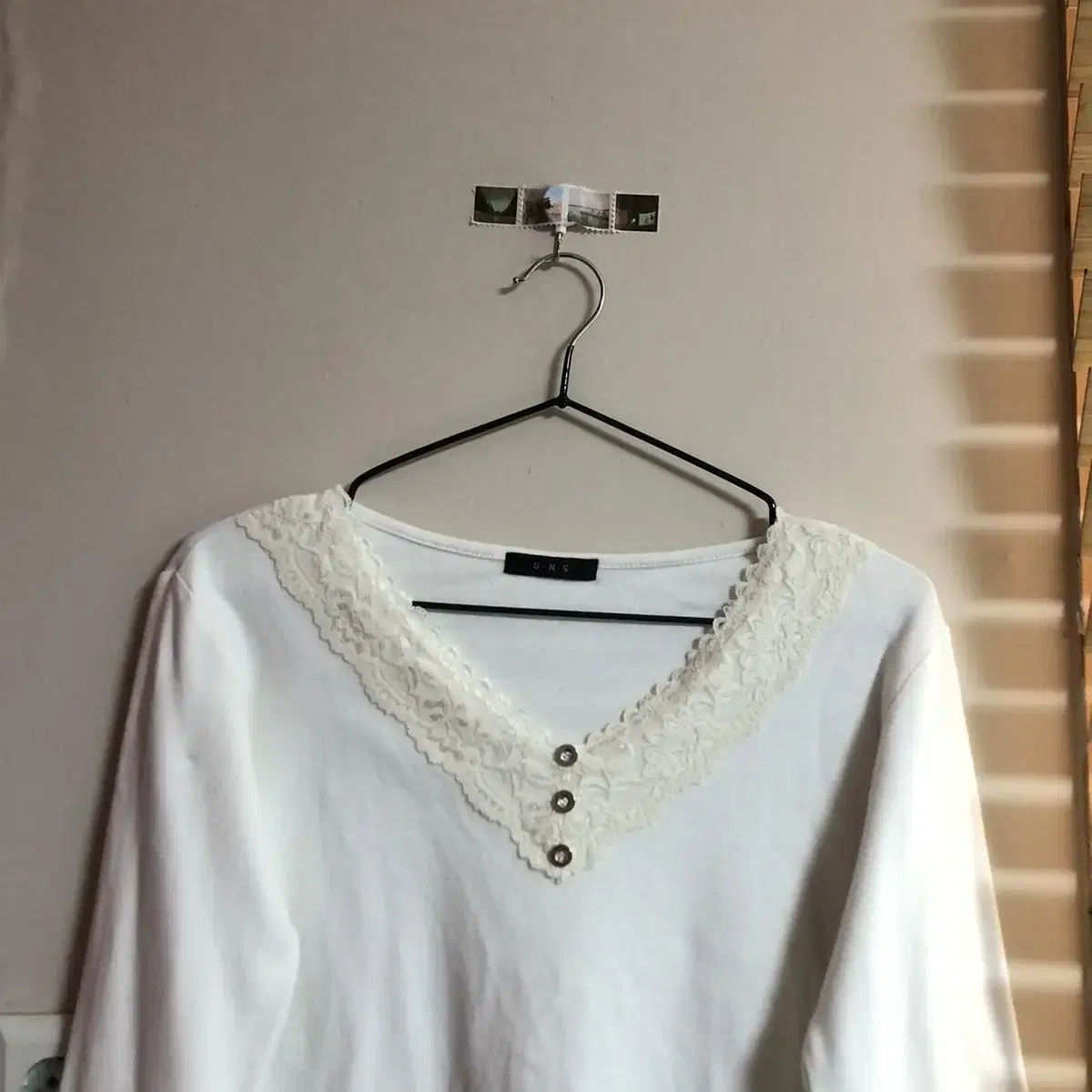 Vintage UNS ivory lace t