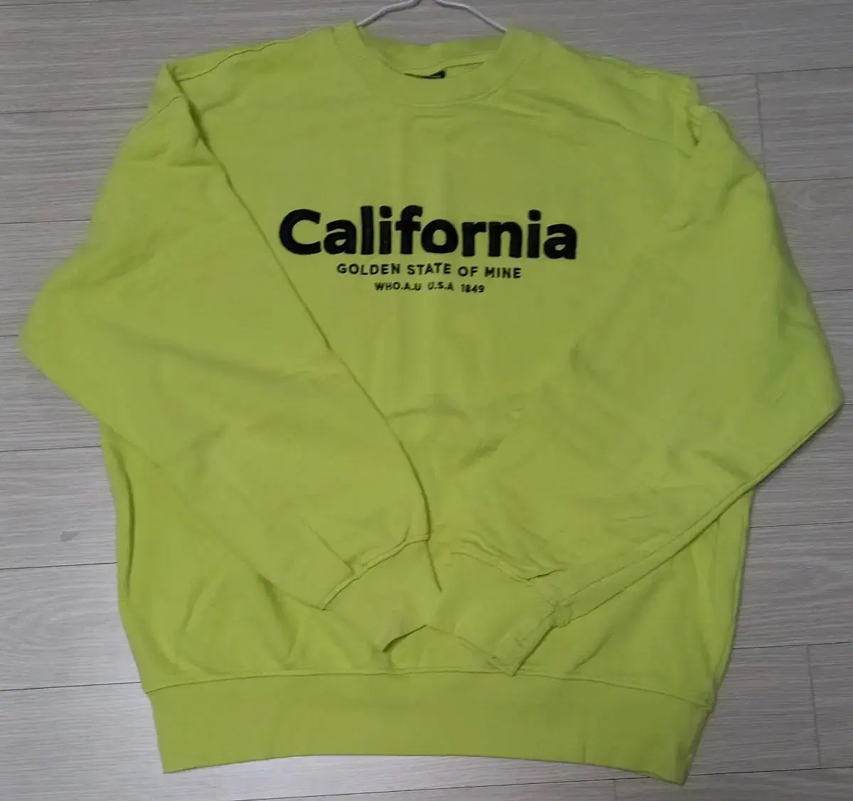 Hua Yu California Tops