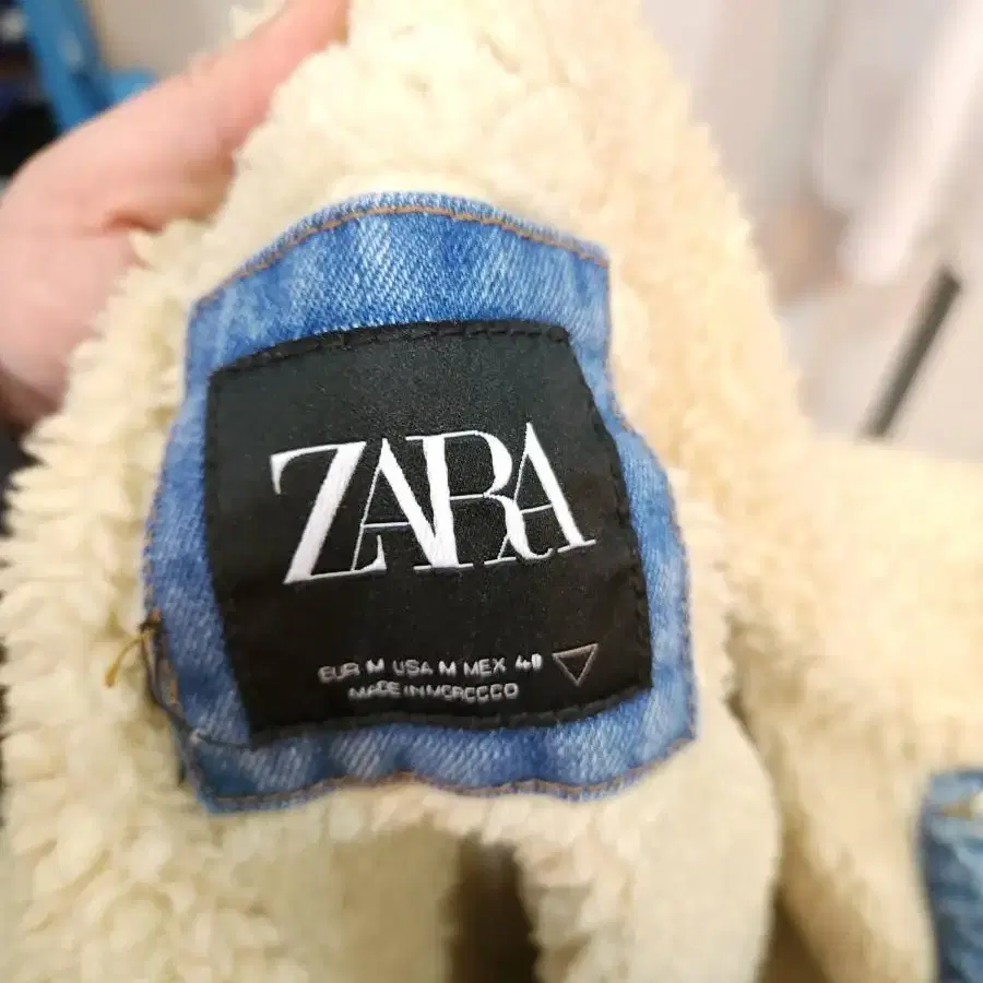 자라 페인팅 레터링 양털 데님 트럭커 점퍼 zara