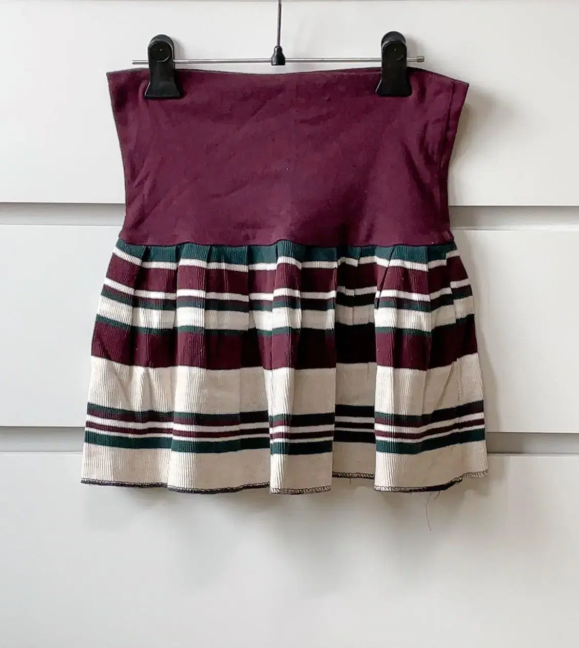 [New Arrivals] A-line miniskirt in burgundy striped knit