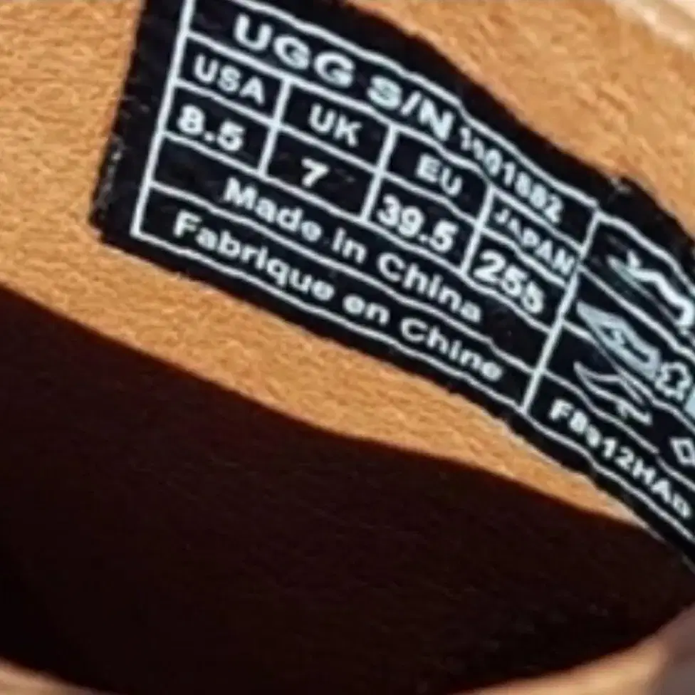 UGG AUSTRALIA 카민 체스트넛 가죽 웨지 앵클 부츠