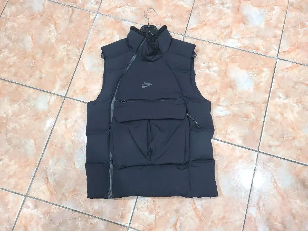 Nike TechPack Peel Down Vest