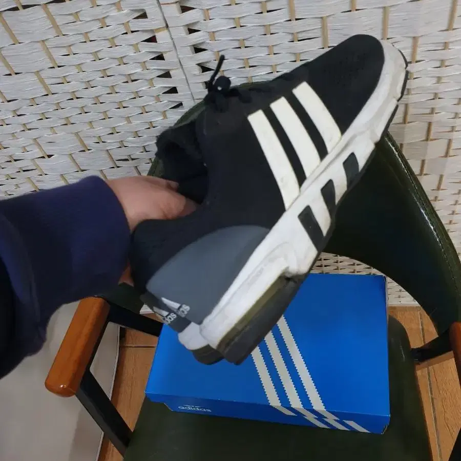 ADIDAS 아디다스 아큅먼트 10 EM 운동화 255mm