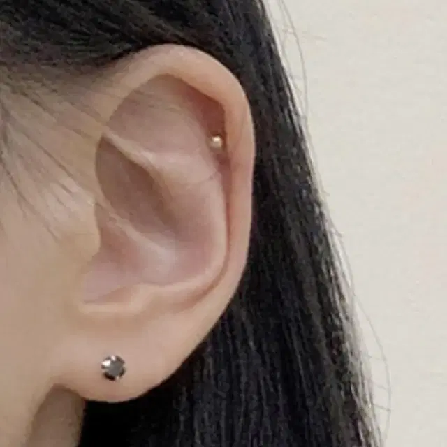 (정품) 14k 베이직 큐빅 금귀걸이 4mm(블랙) 판매합니다.