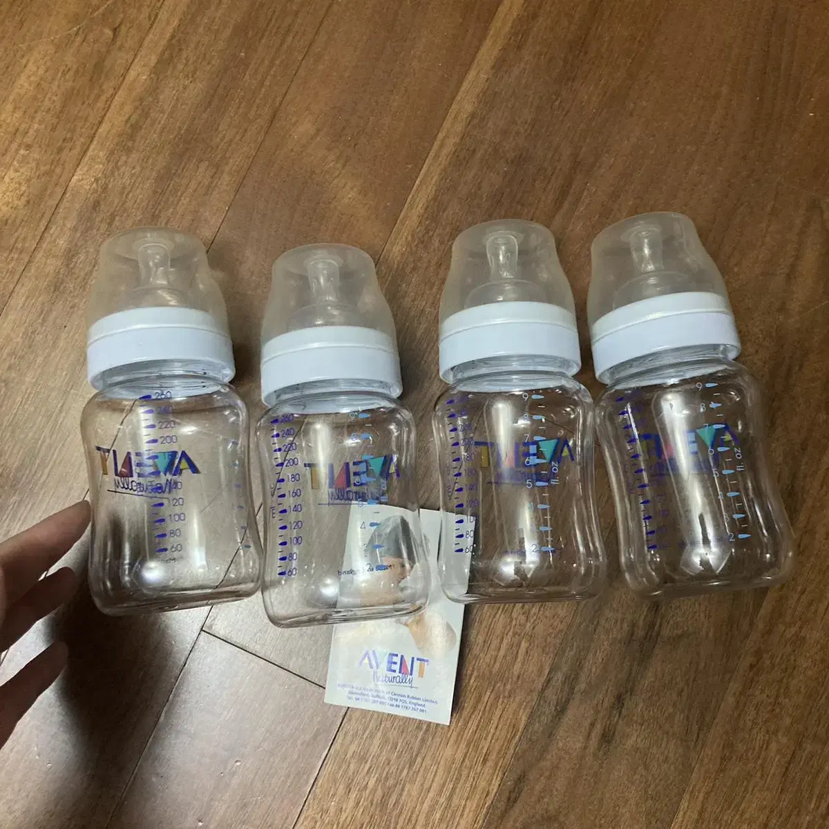 아벤트 네추럴 젖병 260ml 4개 일괄 판매합니다 (새제품)