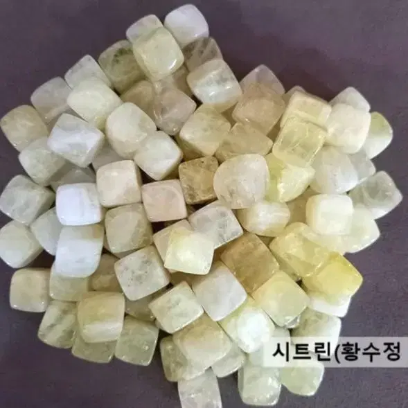 초보 입문  큐브 천연 원석 (황수정)1pcs