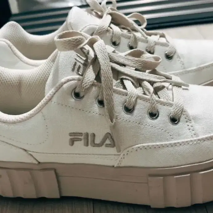 FILA 250 운동화판매합니다