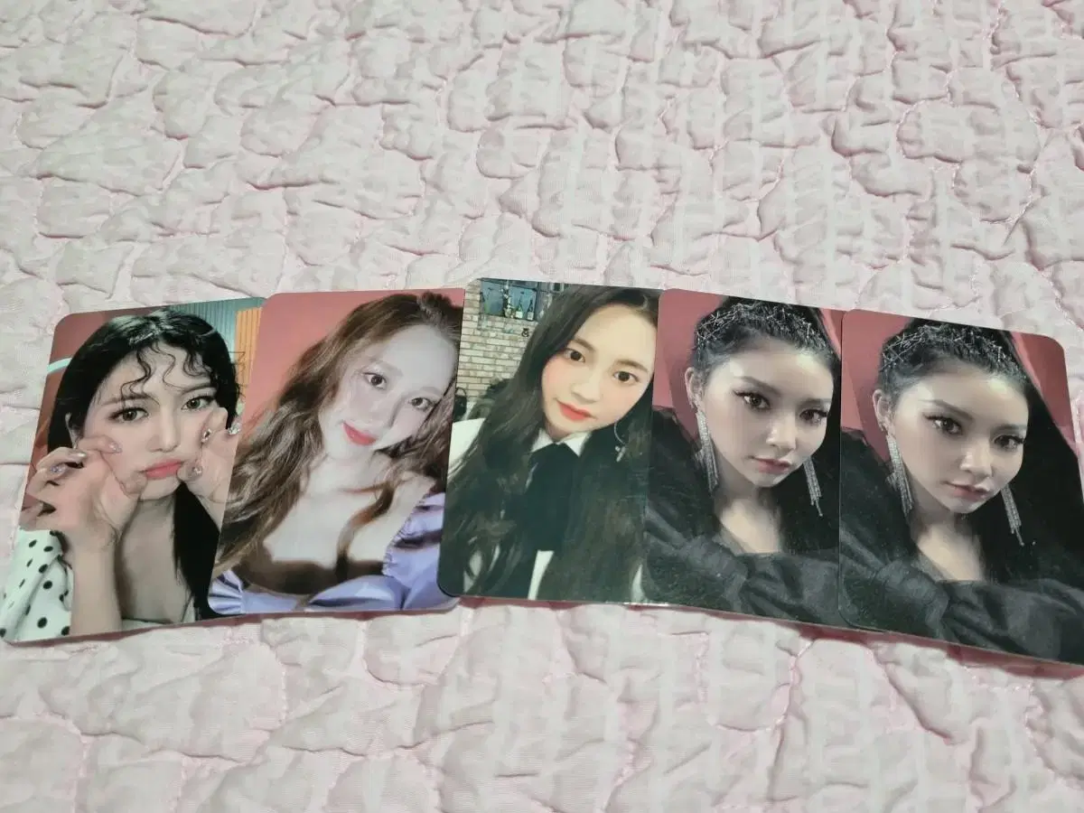 Momoland photocard sells