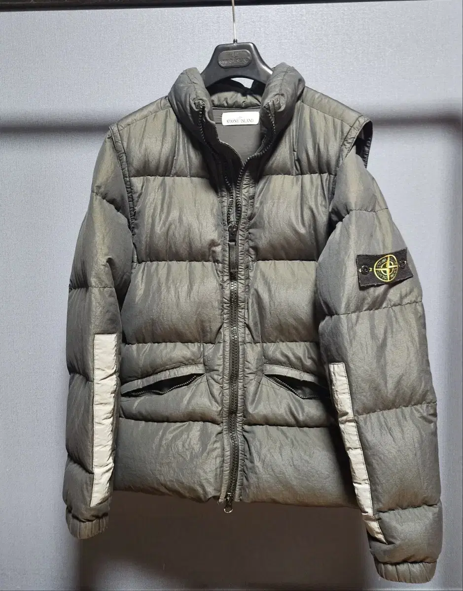 18FW Stone Island Cotton and Metal Padded Jumper (M)