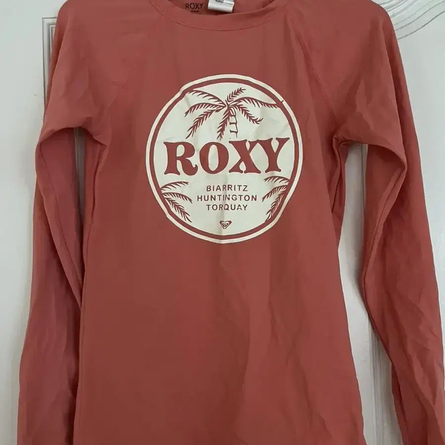 Roxy 래시가드