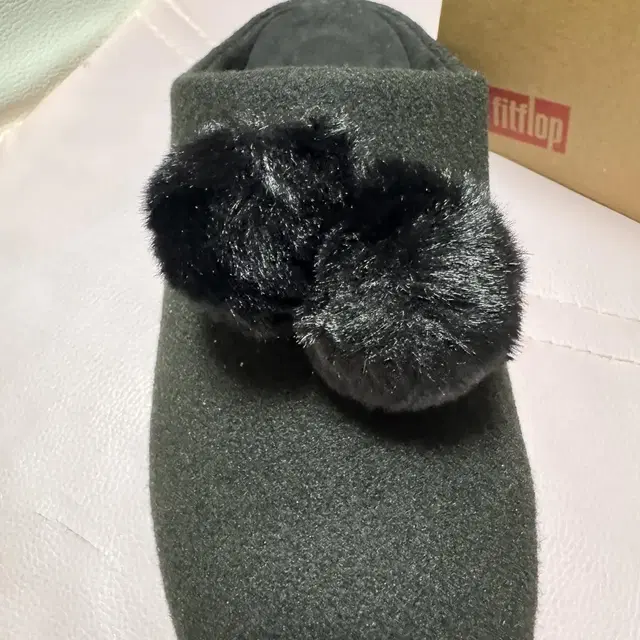 fitflop 폼폼 슬리퍼 블랙 225mm