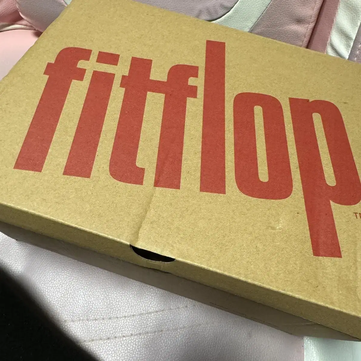 fitflop 폼폼 슬리퍼 블랙 225mm