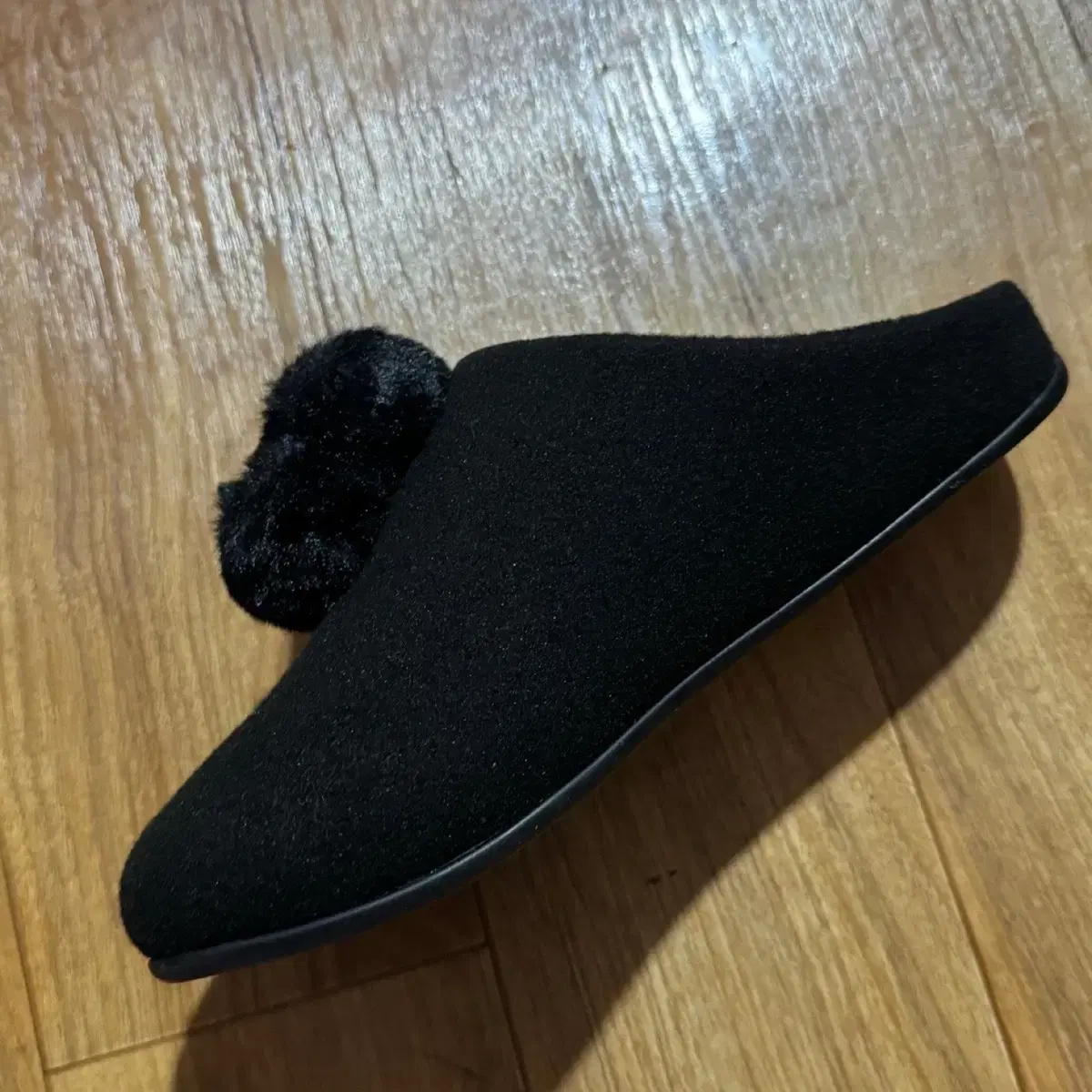 fitflop 폼폼 슬리퍼 블랙 225mm