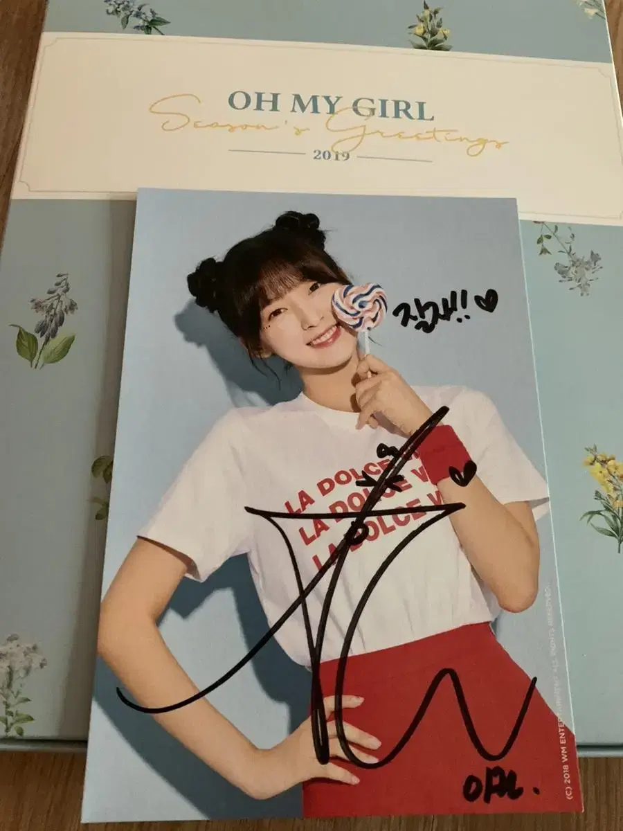 Oh My Girl 2019 seasons greetings arin Autographed + 2 kits