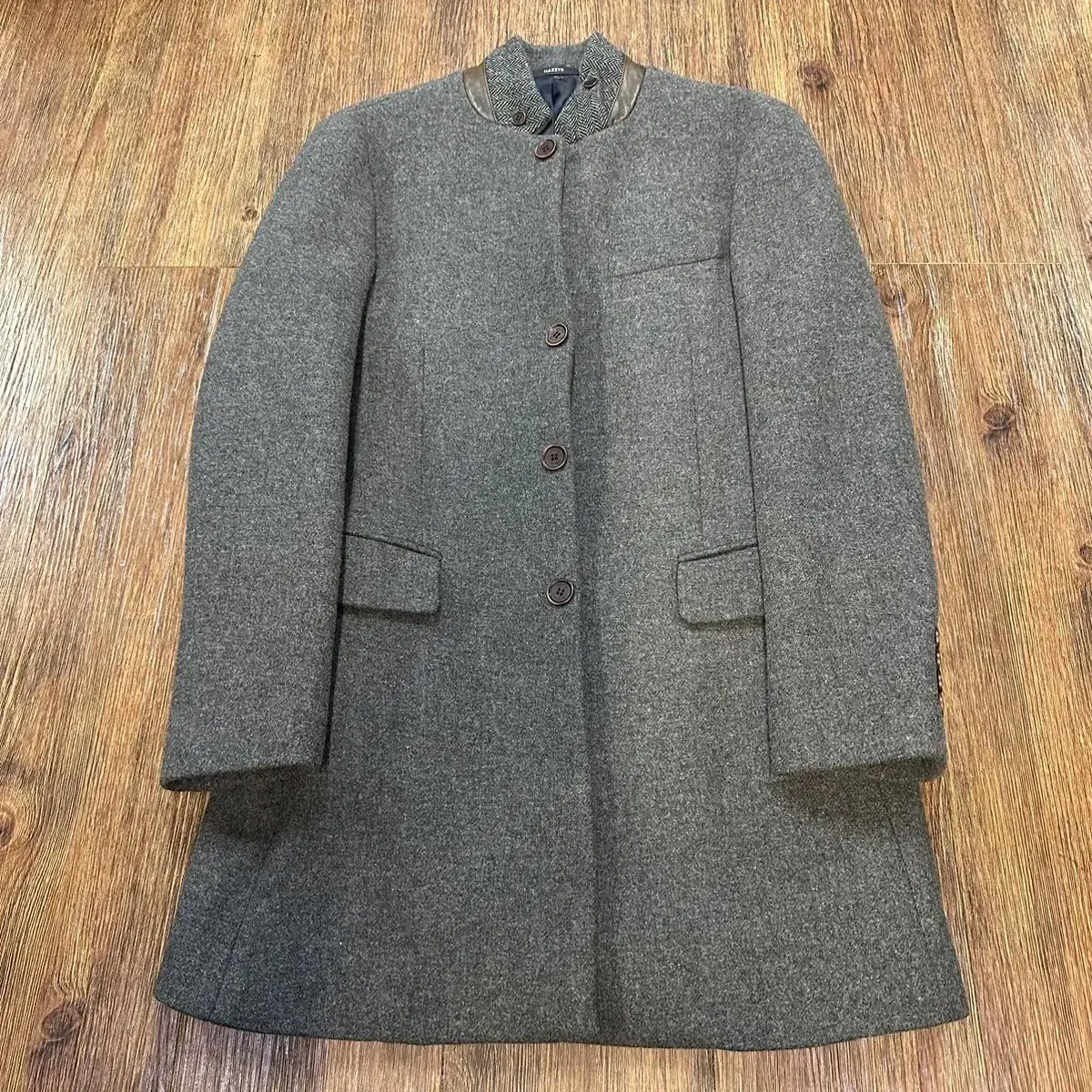 Size 100) Hedges Gray Half Jacket is a