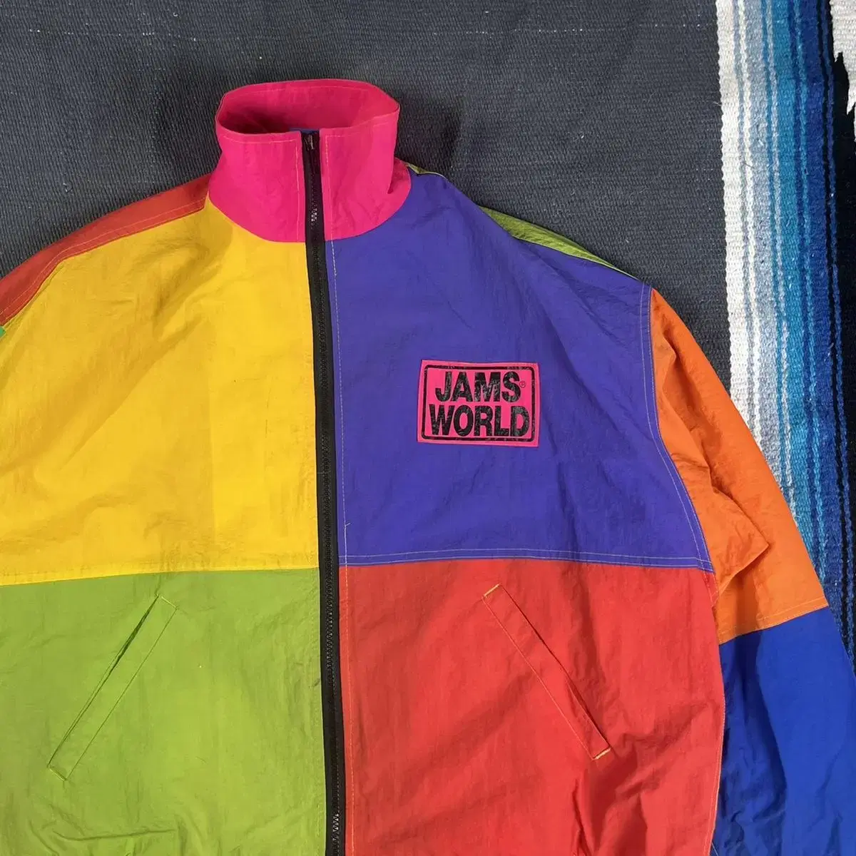 Jams world wind breaker