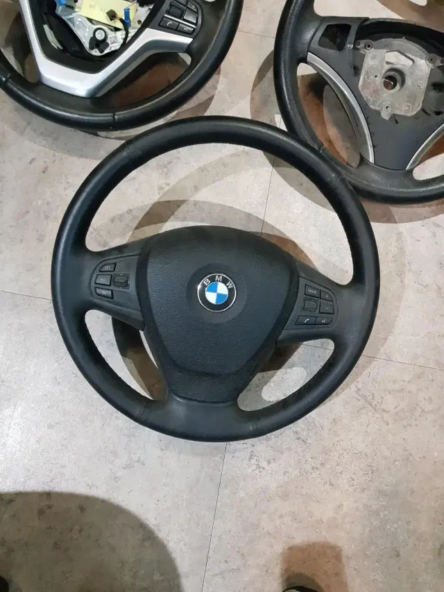 정품 bmw f30 순정 핸들 (에어백포함) 중고 팝니다