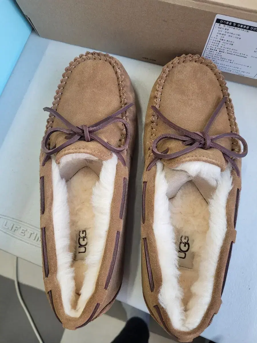 UGG 어그 여성 다코타 로퍼 털신 US7