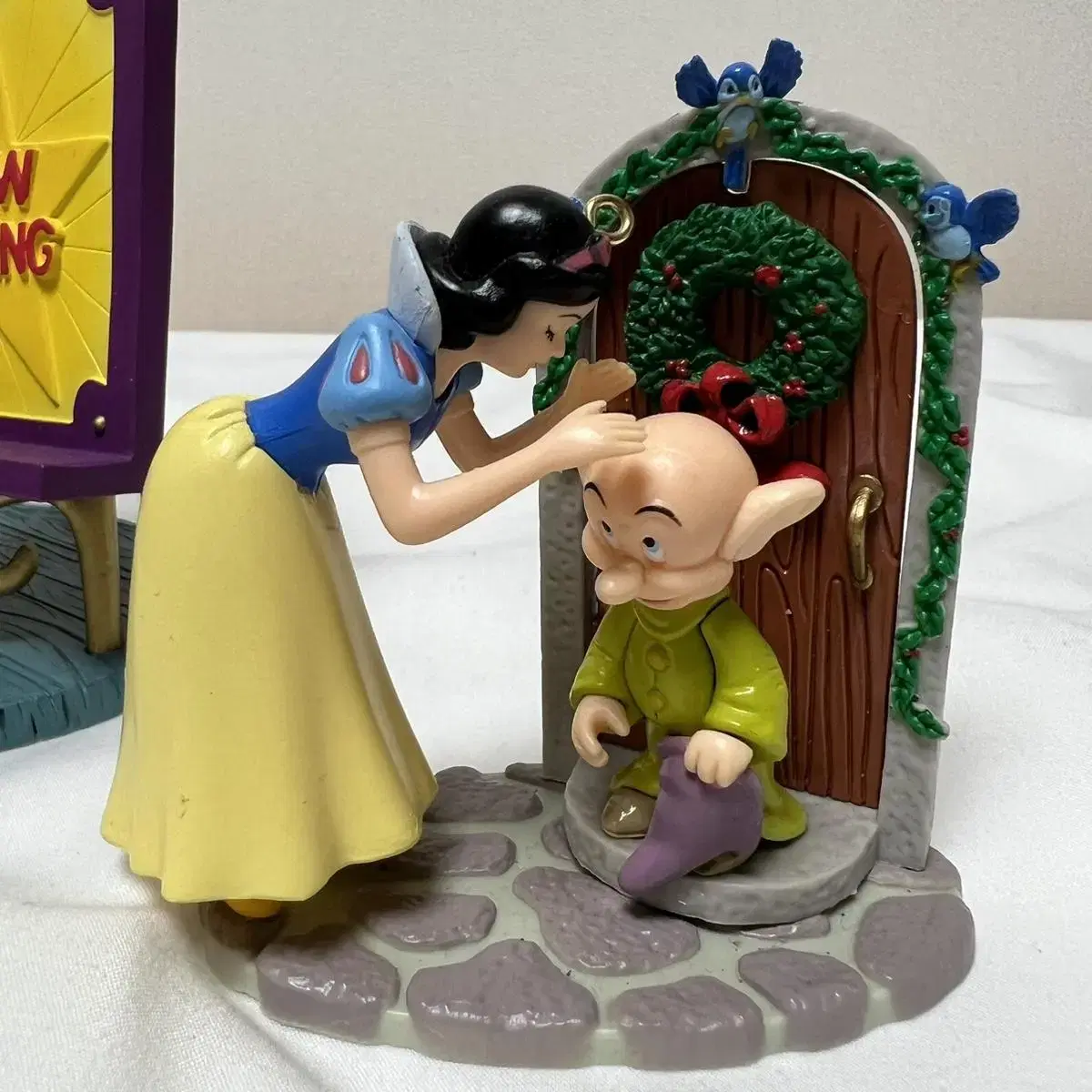 Snow White.escape ornament