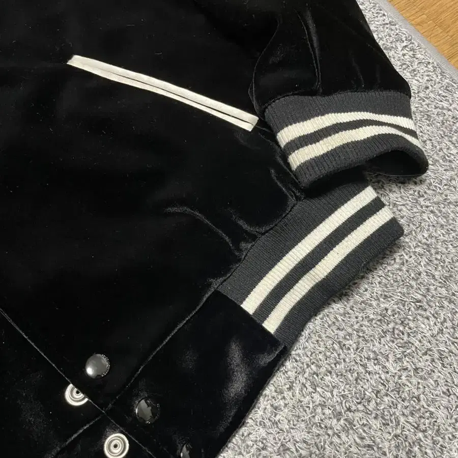 ROLLING STUDIOS VELVET VARSITY JACKET BK