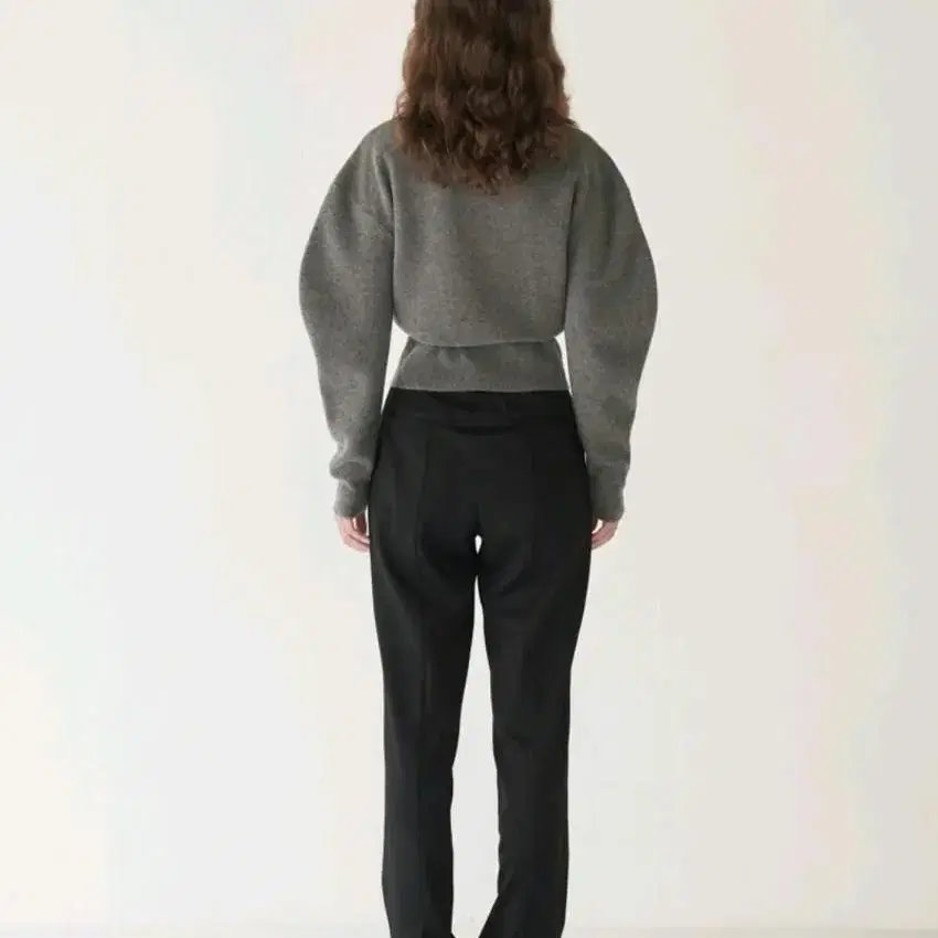 (정품) 다이애그널 ROUND SILHOUETTE WOOL CARDIGA