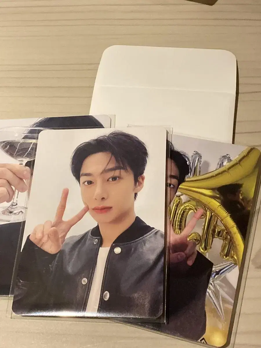 Givenchy hyungwon photocard