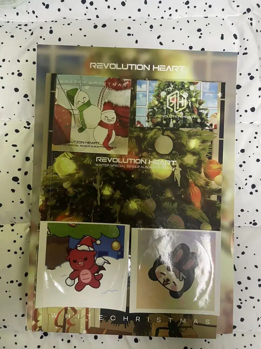 Revolution White Snow descends and sells photobook 